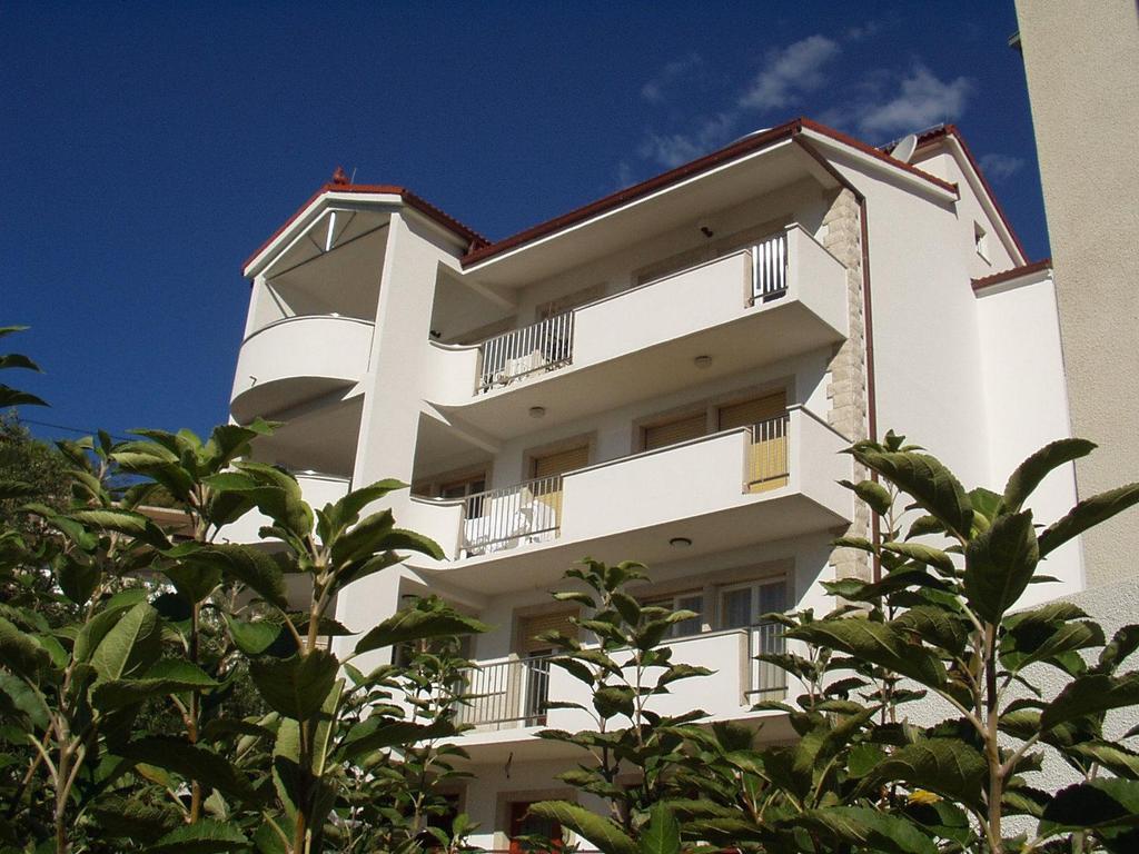 Apartments Ivka Omiš Esterno foto