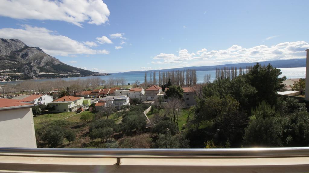 Apartments Ivka Omiš Esterno foto