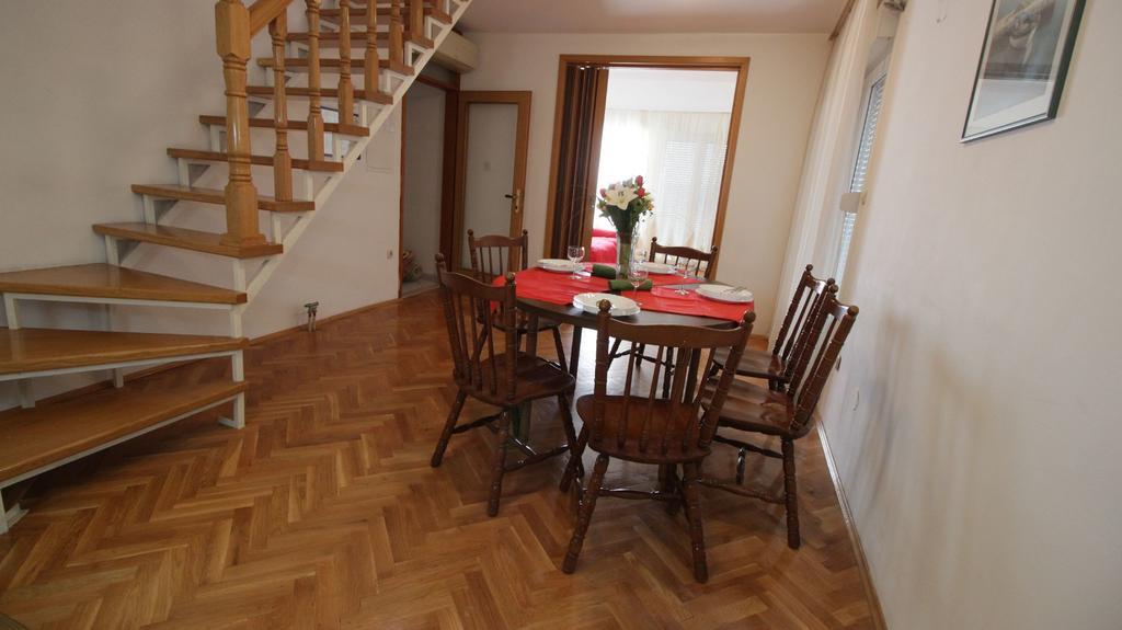 Apartments Ivka Omiš Esterno foto