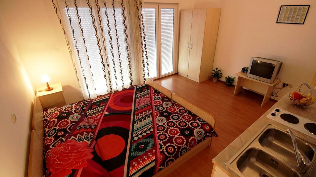 Apartments Ivka Omiš Esterno foto