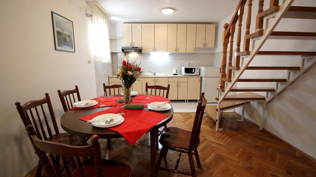 Apartments Ivka Omiš Esterno foto