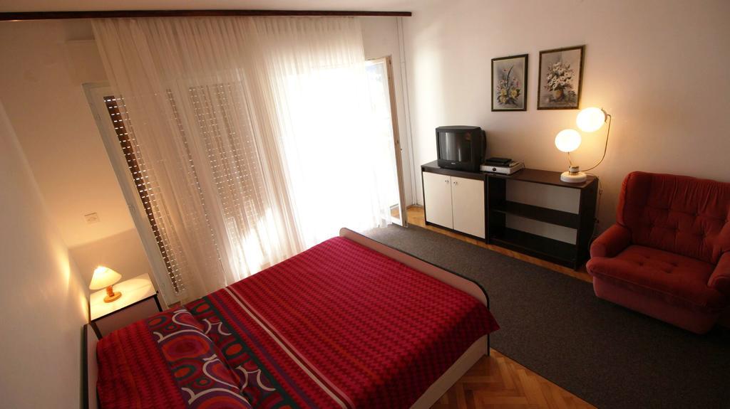 Apartments Ivka Omiš Esterno foto